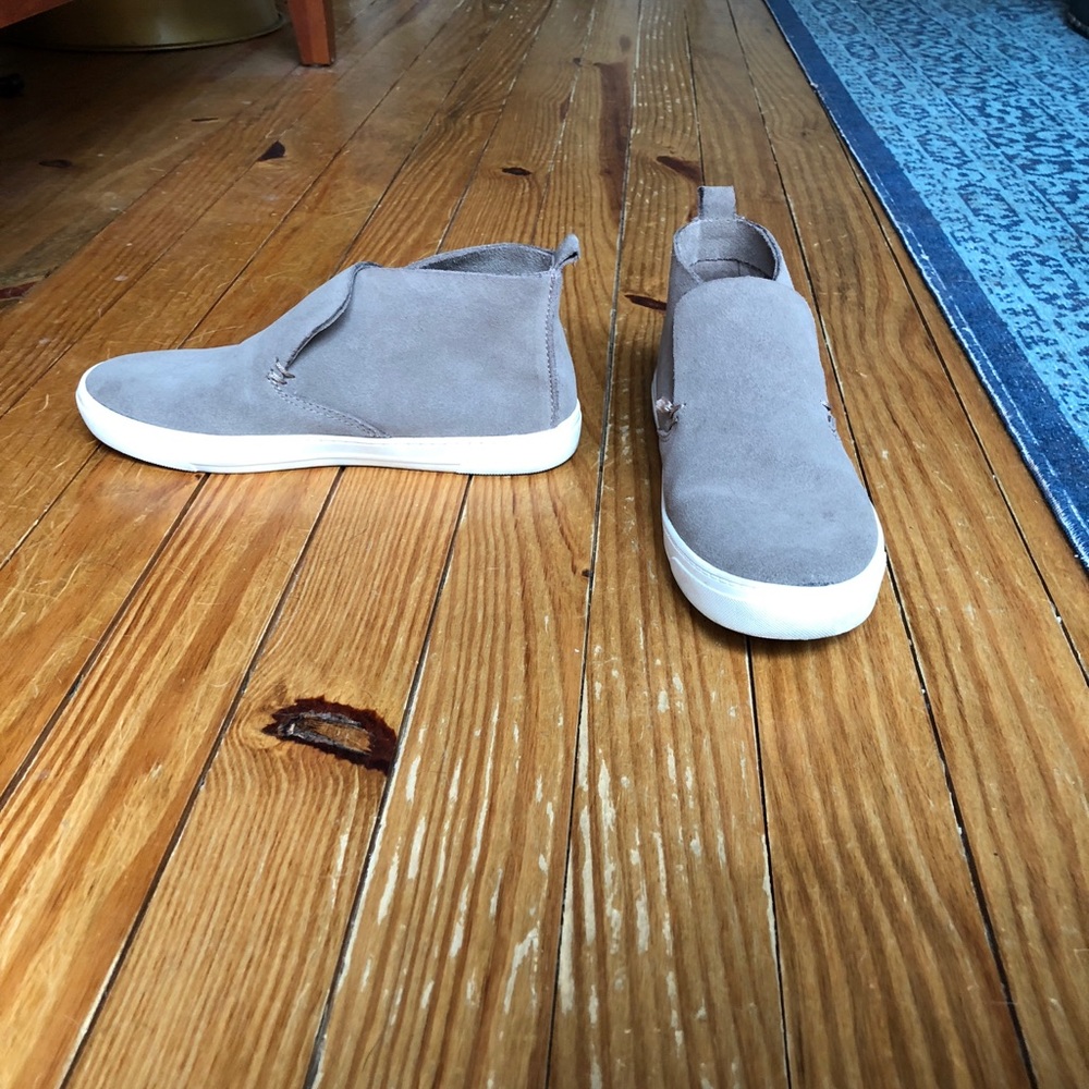 DV sneakers